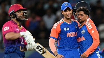 Kuldeep Yadav celebrates a UAE wicket with Abhishek Sharma. (AFP)
