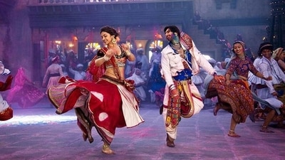 6 Deepika Padukone Bollywood looks to recreate for your next Dandiya Night; Take inspo and do garba in style (Pinterest) 6 Deepika Padukone Bollywood looks to recreate for your next Dandiya Night; Take inspo and do garba in style (Pinterest)