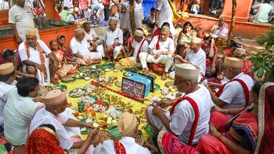 The ‘Pind Daan’ is performed to worship one's forefathers, to help their souls find peace, according to the Garuda Purana. (PTI) The ‘Pind Daan’ is performed to worship one's forefathers, to help their souls find peace, according to the Garuda Purana. (PTI)