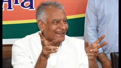 Punjab BJP president Sunil Jakhar on Wednesday accused the Aam Aadmi Party (AAP) government of misleading the central government by submitting inflated and contradictory figures to seek flood relief, alleging that the approach was not only irresponsible but also damaging to Punjab’s credibility and its people.