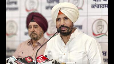 Punjab Congress president Amarinder Singh Raja Warring on Wednesday accused both the central and state governments of completely failing the people of Punjab during the recent floods, which caused widespread destruction estimated at thousands of crores of rupees. Punjab Congress president Amarinder Singh Raja Warring on Wednesday accused both the central and state governments of completely failing the people of Punjab during the recent floods, which caused widespread destruction estimated at thousands of crores of rupees.
