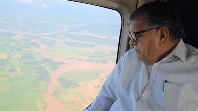 Punjab governor Gulab Chand Kataria conducting an aerial survey of the flood-hit districts of the state while flying back from Pathankot to Chandigarh on Wednesday morning. (HT Photo) Punjab governor Gulab Chand Kataria conducting an aerial survey of the flood-hit districts of the state while flying back from Pathankot to Chandigarh on Wednesday morning. (HT Photo)