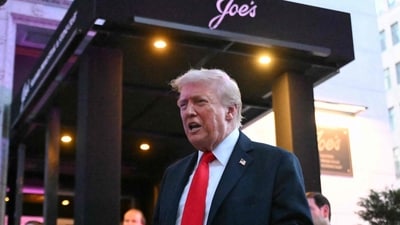 Trump confronted by pro-Palestine slogans at Joe’s Seafood, stares down protesters after being called ‘Hitler’ (Photo by SAUL LOEB / AFP) (AFP) Trump confronted by pro-Palestine slogans at Joe’s Seafood, stares down protesters after being called ‘Hitler’ (Photo by SAUL LOEB / AFP) (AFP)