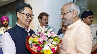 New Delhi: Maharashtra Governor and NDA's Vice-Presidential candidate CP Radhakrishnan being welcomed by Union Minister Kiren Rijiju upon his arrival at Delhi airport, Monday, Aug. 18, 2025. (PTI Photo) (PTI08_18_2025_000200B) (PTI) New Delhi: Maharashtra Governor and NDA's Vice-Presidential candidate CP Radhakrishnan being welcomed by Union Minister Kiren Rijiju upon his arrival at Delhi airport, Monday, Aug. 18, 2025. (PTI Photo) (PTI08_18_2025_000200B) (PTI)