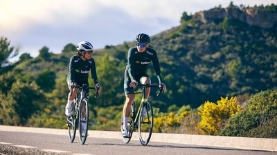 Jessie Inchauspé recommends activities like walking, swimming or cycling performed over a long duration, for burning fat. (Unsplash) Jessie Inchauspé recommends activities like walking, swimming or cycling performed over a long duration, for burning fat. (Unsplash)