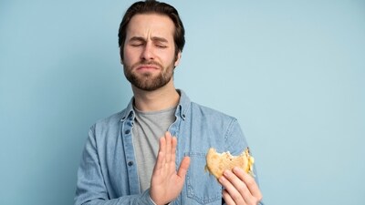The gastroenterologist avoids dishes loaded with emulsifiers and additives, as they can disrupt the gut barrier and trigger inflammation. (Freepik) The gastroenterologist avoids dishes loaded with emulsifiers and additives, as they can disrupt the gut barrier and trigger inflammation. (Freepik)