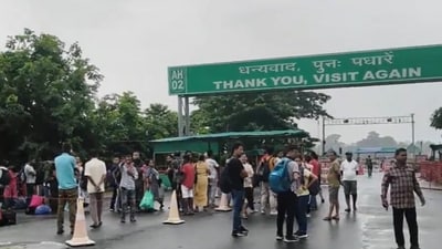 Indian nationals are crossing back into India from Nepal via the Panitanki border in Darjeeling, West Bengal, on Wednesday amid rising tensions in the neighbouring country. (ANI)
