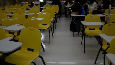 From Chalkboards to ChatGPT: How teachers are adapting to a hybrid learning era?