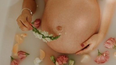 It is important to pay attention to what you expose your body to, when trying to conceive. Hormone health expert Tanisha Bawa recommends avoiding these five every day toxins for improved fertility. (Unsplash) It is important to pay attention to what you expose your body to, when trying to conceive. Hormone health expert Tanisha Bawa recommends avoiding these five every day toxins for improved fertility. (Unsplash)