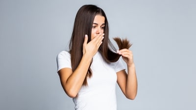 Exposure to pollution leads to scalp and hair damage, contributing to conditions like dandruff and hair fall. (Freepik) Exposure to pollution leads to scalp and hair damage, contributing to conditions like dandruff and hair fall. (Freepik)