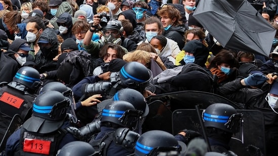 Police officers clash with protesters in Paris during the "Bloquons Tout" ("Let's Block Everything") nationwide protests.(Abdul Saboor/REUTERS)