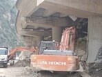 Flyover at Dwada on Chandigrah Manali NH dameged due to crack in a piller on Wednesday. (Birbal Sharma/HT) Flyover at Dwada on Chandigrah Manali NH dameged due to crack in a piller on Wednesday. (Birbal Sharma/HT)