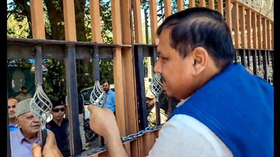 AAP MP Sanjay Singh in a conversation with JKNC president Farooq Abdullah after he was allegedly placed under house arrest, in Srinagar, on Thursday. (PTI) AAP MP Sanjay Singh in a conversation with JKNC president Farooq Abdullah after he was allegedly placed under house arrest, in Srinagar, on Thursday. (PTI)