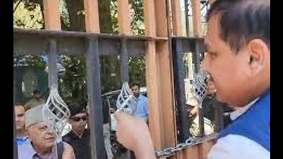 AAP MP Sanjay Singh speaking to National Conference president Farooq Abdullah from across the gate of the guest house in Srinagar on Thursday. (X) AAP MP Sanjay Singh speaking to National Conference president Farooq Abdullah from across the gate of the guest house in Srinagar on Thursday. (X)