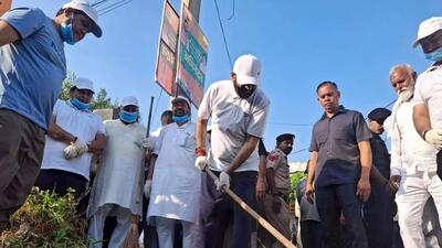 Chief Minister Nayab Singh Saini during a cleanliness drive at Sohna Road. (Parveen Kumar/HT PHOTO) Chief Minister Nayab Singh Saini during a cleanliness drive at Sohna Road. (Parveen Kumar/HT PHOTO)