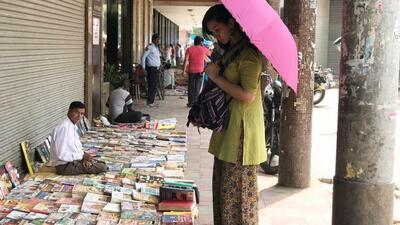 Daryaganj’s Sunday Book Bazar. Some years ago, the weekly market moved to the exhibition ground of Mahila Haat. (HT) Daryaganj’s Sunday Book Bazar. Some years ago, the weekly market moved to the exhibition ground of Mahila Haat. (HT)