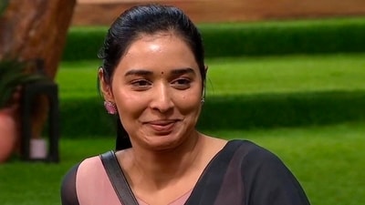 Tanya Mittal recites shayari remembering her ex-boyfriend. Tanya Mittal recites shayari remembering her ex-boyfriend.