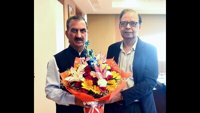 Himachal Pradesh chief minister Sukhvinder Singh Sukhu greets Chairman of the 16th Finance Commission, Dr Arvind Panagariya, in New Delhi on Thursday. (ANI) Himachal Pradesh chief minister Sukhvinder Singh Sukhu greets Chairman of the 16th Finance Commission, Dr Arvind Panagariya, in New Delhi on Thursday. (ANI)