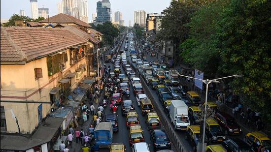 Mumbai, India. Apr 09, 2025: The Elphinstone Bridge in the Prabhadevi area of Mumbai will be closed for two years starting April 10, 2025. Mumbai Metropolitan Region Development Authority (MMRDA) will demolish the bridge and construct the new Elphinstone Bridge and the Seree-Worli. Connector. Mumbai, India. Apr 09, 2025. (Photo by Raju Shinde/HT Photo) (Hindustan Times)
