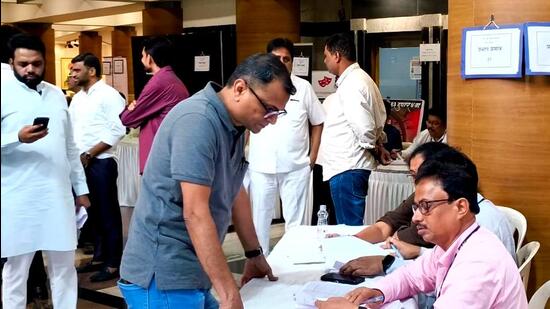 Navi Mumbai, India - Sept. 11, 2025:Navi Mumbai ward plan hearing at Vishnudas Bhave Natyagruha in Vashi, in Navi Mumbai, India, on Thursday, September 11, 2025. (Photo by Bachchan Kumar/ HT PHOTO) (HT PHOTO)