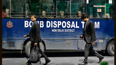 An email claiming IEDs forced judges, staff and litigants out; after hours of checks by bomb squads and sniffer dogs, proceedings resumed post-lunch. (RAJ K RAJ /HT PHOTO) An email claiming IEDs forced judges, staff and litigants out; after hours of checks by bomb squads and sniffer dogs, proceedings resumed post-lunch. (RAJ K RAJ /HT PHOTO)