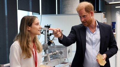 Britain's Prince Harry and Alba Morillo Paterson, a PhD student, hold ballistic gelatin during a visit to the Centre for Blast Injury Studies at Imperial College London, in London, Britain, September 10, 2025. REUTERS/Suzanne Plunkett/Pool (REUTERS)