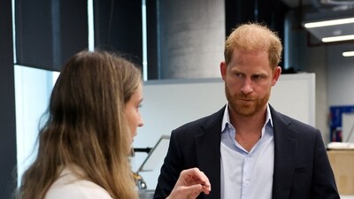 Alba Morillo Paterson, a PhD student, holds a ballistic gelatin next to Britain's Prince Harry during a visit to the Centre for Blast Injury Studies at Imperial College London, in London, Britain, September 10, 2025. REUTERS/Suzanne Plunkett/Pool (REUTERS)