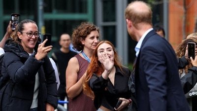 Well-wishers wave to Britain's Prince Harry, Duke of Sussex as he departs the Centre for Blast Injury Studies, at the Imperial College in London, on September 10, 2025. (Photo by Suzanne Plunkett / POOL / AFP) (AFP) Well-wishers wave to Britain's Prince Harry, Duke of Sussex as he departs the Centre for Blast Injury Studies, at the Imperial College in London, on September 10, 2025. (Photo by Suzanne Plunkett / POOL / AFP) (AFP)