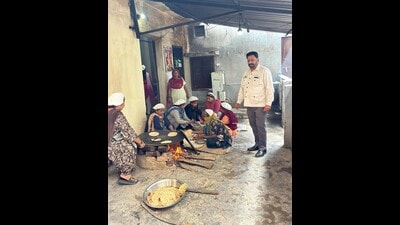 Chetan Prakash Dhaliwal, member, Punjab State Food Commission inspecting mid-day meal preparations at a government school in Ludhiana on Friday. (HT Photo)