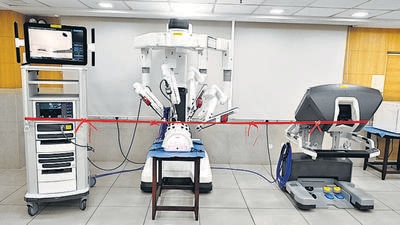 Doctors, residents and nurses will now gain hands-on exposure to robotic-assisted surgery without having to travel abroad for costly training programmes. (HT Photo) Doctors, residents and nurses will now gain hands-on exposure to robotic-assisted surgery without having to travel abroad for costly training programmes. (HT Photo)