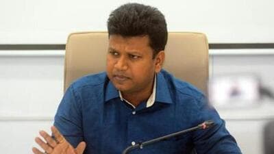 Pune, India - March 10, 2019: Naval Kishore Ram, Pune district Collector, speaks during a press conference on Lok Sabha elections in Pune, India, on Sunday, March 10, 2019 (Photo by Shankar Narayan/HT PHOTO)