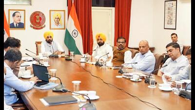 Punjab CM Bhagwant Mann holds a high-level meeting with various departments to review the flood situation in the state. (ANI) Punjab CM Bhagwant Mann holds a high-level meeting with various departments to review the flood situation in the state. (ANI)