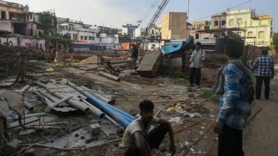 Reconstruction work of the houses that had collapsed during the East-West Metro work on Sankra Para Lane in Kolkata. (Samir Jana/ Hindustan Times) Reconstruction work of the houses that had collapsed during the East-West Metro work on Sankra Para Lane in Kolkata. (Samir Jana/ Hindustan Times)
