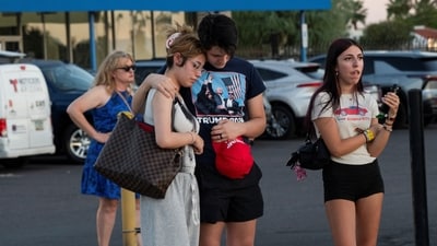 People mourn as they gather outside the mortuary where the body of slain conservative activist Charlie Kirk was delivered, in Phoenix, Arizona, U.S., September 11, 2025, one day after Kirk was fatally shot during an event at Utah Valley University. REUTERS/Thomas Machowicz (REUTERS)