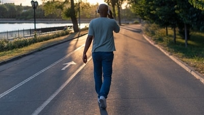 If you walk for 10 minutes, it will help you improve your mood and also lower your blood sugar levels, especially if you have diabetes. (Freepik) If you walk for 10 minutes, it will help you improve your mood and also lower your blood sugar levels, especially if you have diabetes. (Freepik)
