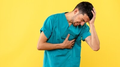 As per the doctor, a proper cardiac screening should be performed for any inexplicable, recurring, or prolonged chest pain (longer than two weeks). (Freepik) As per the doctor, a proper cardiac screening should be performed for any inexplicable, recurring, or prolonged chest pain (longer than two weeks). (Freepik)