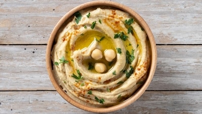 Chickpea-based hummus delivers both fibre and protein, feeding your good gut bugs, Dr Sethi said on Instagram. (Freepik) Chickpea-based hummus delivers both fibre and protein, feeding your good gut bugs, Dr Sethi said on Instagram. (Freepik)