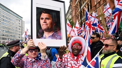 Protesters hold a picture of U.S. conservative activist Charlie Kirk, who was fatally shot while speaking at an event at Utah Valley University, on the day of an anti-immigration rally organised by British anti-immigration activist Stephen Yaxley-Lennon, also known as Tommy Robinson, in London, Britain, September 13, 2025. REUTERS/Jaimi Joy (REUTERS)