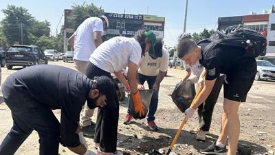 During the cleanliness drive at HUDA Market, Sector 56 on Saturday. (Parveen Kumar, HT Photo) During the cleanliness drive at HUDA Market, Sector 56 on Saturday. (Parveen Kumar, HT Photo)