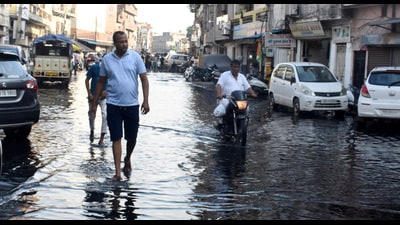 Residents wade through sewer water in Dharampura, Ludhiana, on Saturday. (HT Photo)