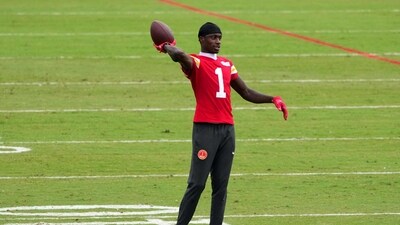 Xavier Worthy #1 of the Kansas City Chiefs throws a ball during training camp (Getty Images via AFP) Xavier Worthy #1 of the Kansas City Chiefs throws a ball during training camp (Getty Images via AFP)