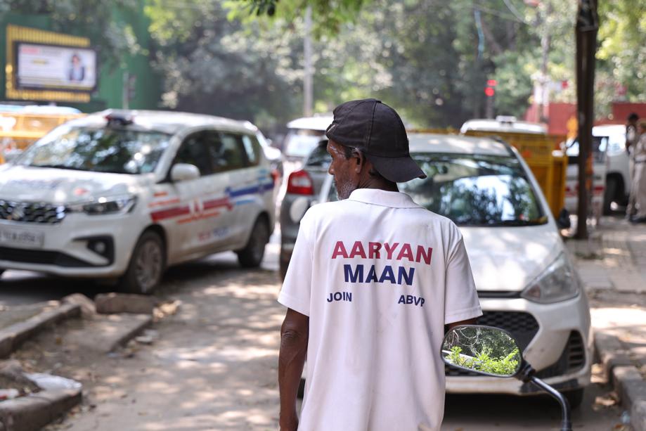 A rikshaw-puller wearing a t-shirt with the name of one of the candidates. A rikshaw-puller wearing a t-shirt with the name of one of the candidates.