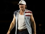Morgan Wallen pauses during his Edmonton show to dedicate a song to Erika Kirk, days after her husband Charlie Kirk was shot and killed in Utah.
Morgan Wallen pauses during his Edmonton show to dedicate a song to Erika Kirk, days after her husband Charlie Kirk was shot and killed in Utah.