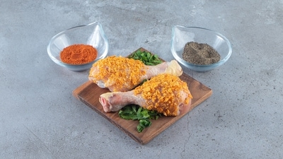 Dr Sethi said eating undercooked chicken can lead to a rare but serious condition called Guillain-Barré Syndrome (GBS), which may cause paralysis. (Freepik) Dr Sethi said eating undercooked chicken can lead to a rare but serious condition called Guillain-Barré Syndrome (GBS), which may cause paralysis. (Freepik)