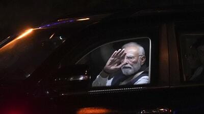 Prime Minister Narendra Modi arrives at West Bengal Governor's house, in Kolkata, on Sunday. (PTI) Prime Minister Narendra Modi arrives at West Bengal Governor's house, in Kolkata, on Sunday. (PTI)