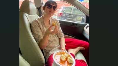A French woman reflected on shifting from fork and knife to eating with hands in India. (X/@juliachaigneau) A French woman reflected on shifting from fork and knife to eating with hands in India. (X/@juliachaigneau)