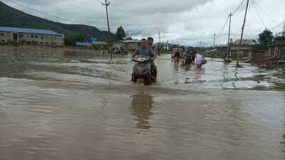 The Imphal-Ukhrul road in Manipur submerged due to flash flood. The Imphal-Ukhrul road in Manipur submerged due to flash flood.