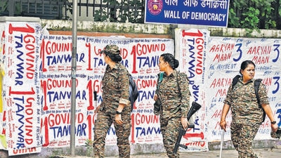 Women officers have also been deployed near the campus. (Sanjeev Verma/HT Photo) Women officers have also been deployed near the campus. (Sanjeev Verma/HT Photo)
