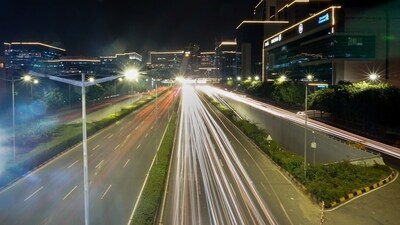 A Reddit user compared living in Gurgaon and Bengaluru, sparking debate on roads, safety, and livability between the two cities. (Representational image/Unsplash) A Reddit user compared living in Gurgaon and Bengaluru, sparking debate on roads, safety, and livability between the two cities. (Representational image/Unsplash)