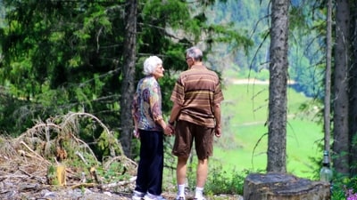Walking continuously for long durations can put extra pressure on knees and ankles in older adults. (Pexel) Walking continuously for long durations can put extra pressure on knees and ankles in older adults. (Pexel)